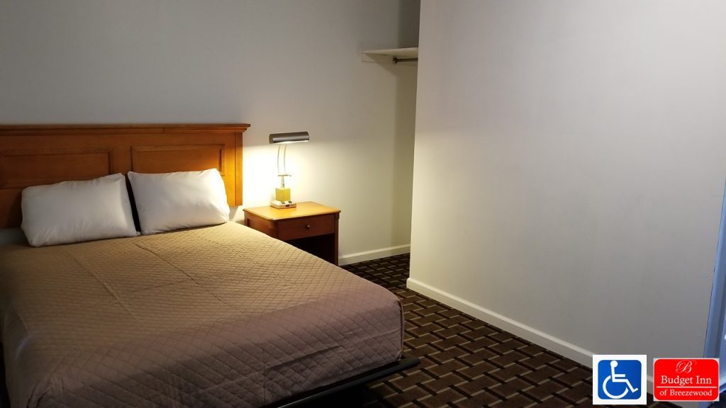 Guest room with 1 Queen Bed,Accessible Room | Budget Inn Breezewood