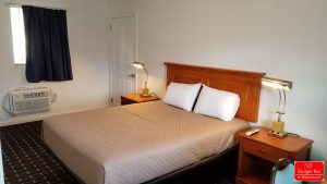 Guest room with 1 Queen Bed | Budget Inn Breezewood